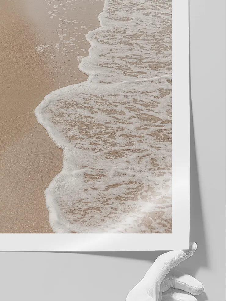 Minimal sahil ve deniz köpüğü posteri