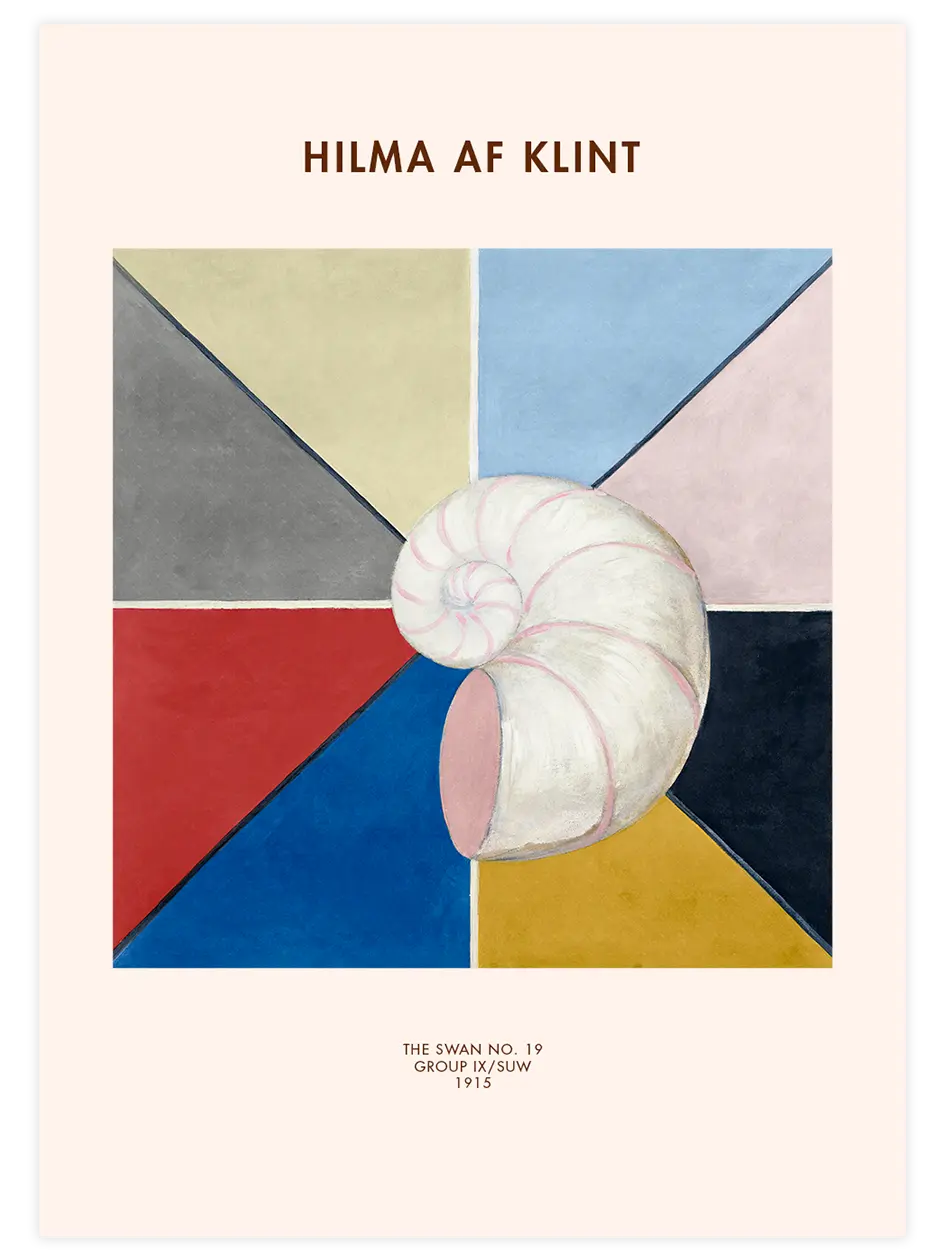 Geometrik bölümlerin merkezinde yer alan büyük spiral form.