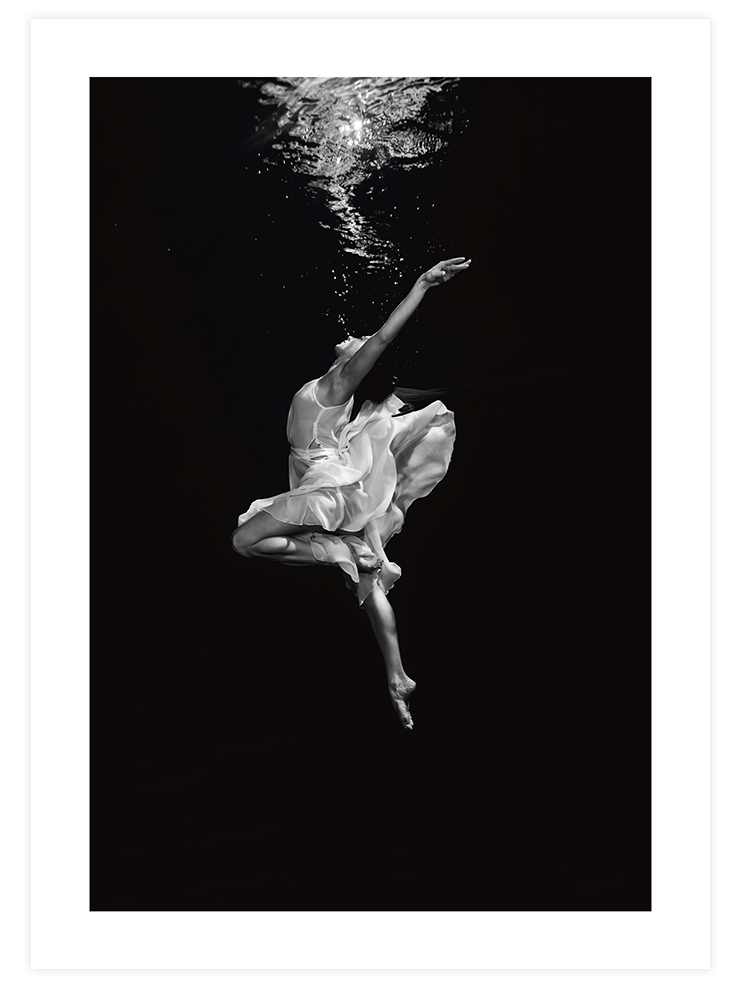 Suda Dans - Art Print Fotoğraflar Poster