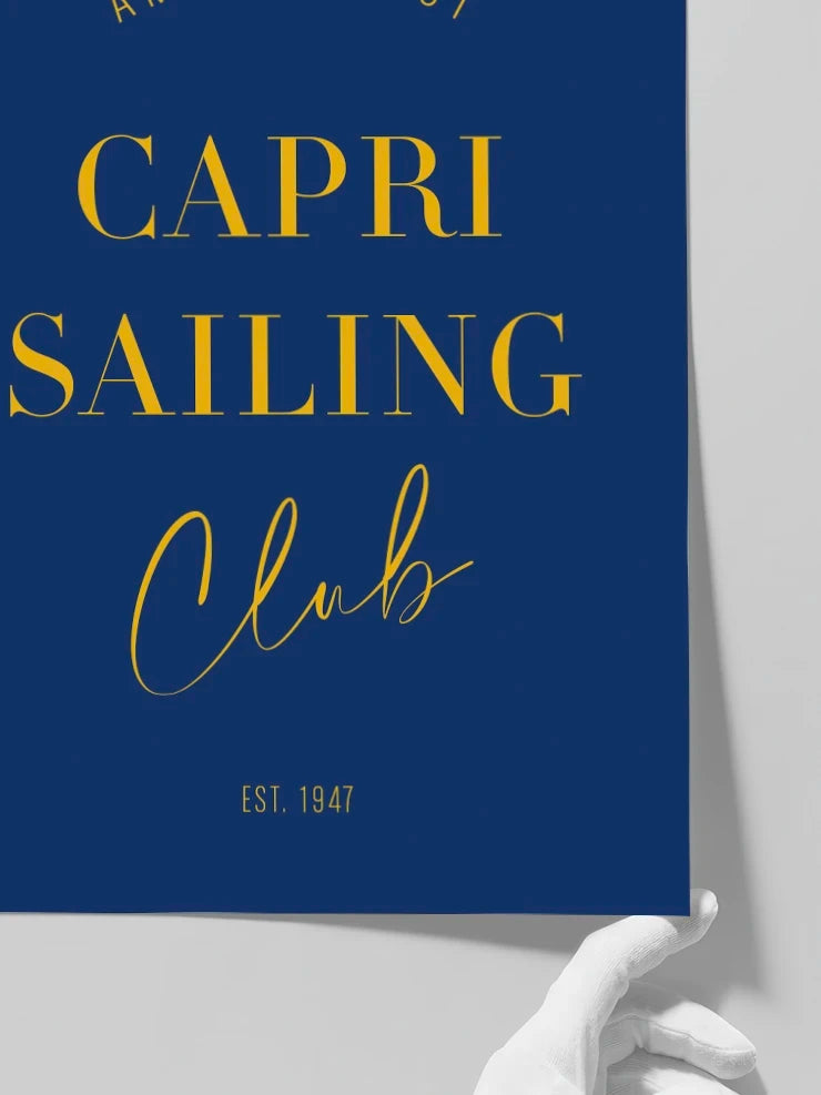 Sarı tipografi detaylarıyla Capri temalı dekoratif poster