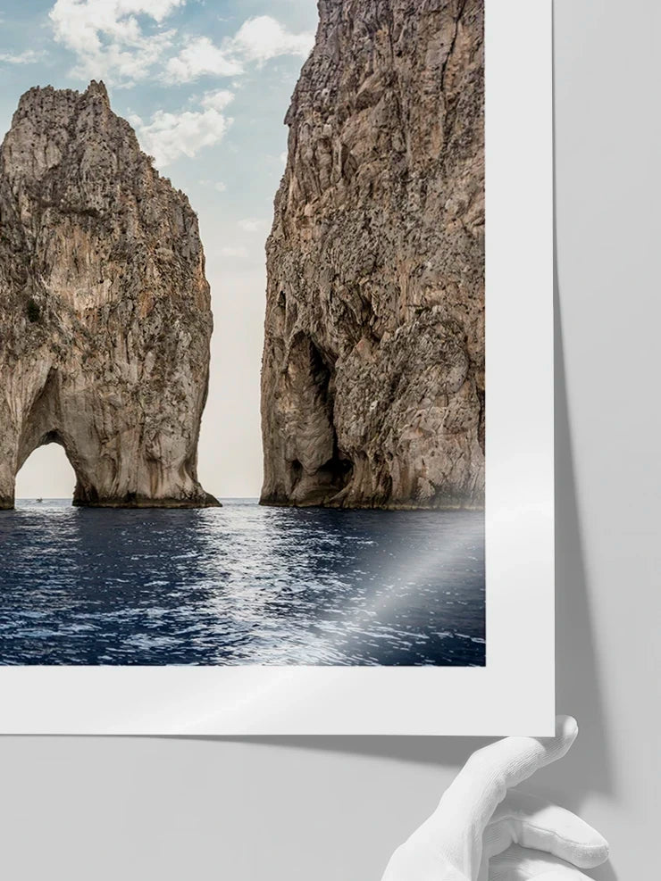 Kayalık adacıklar ve deniz manzarası