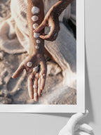 El Üstünde - Art Print