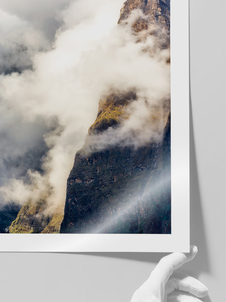 Bulutların Arasında N1 - Art Print