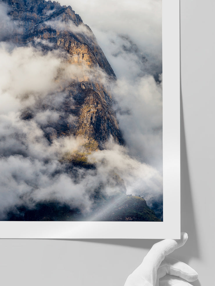 Bulutların Arasında N2 - Art Print