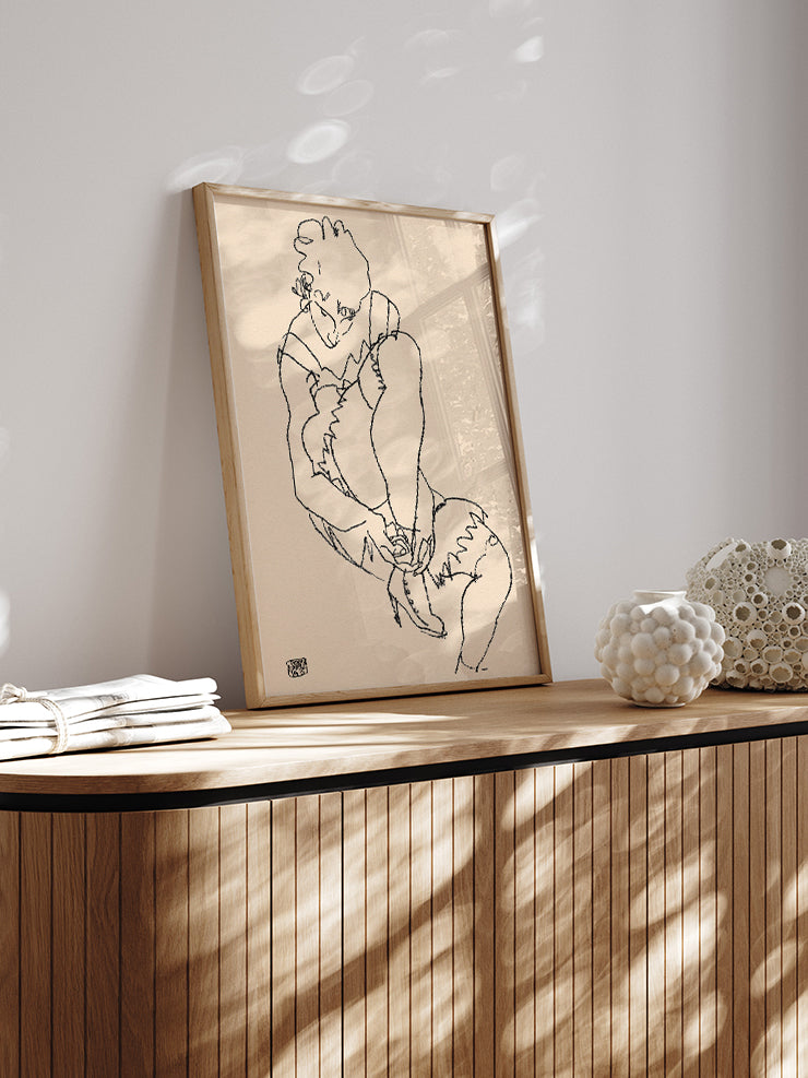 Egon Schiele Woman Buttoning Her Shoes - Art Print Ürün ikincil görseli