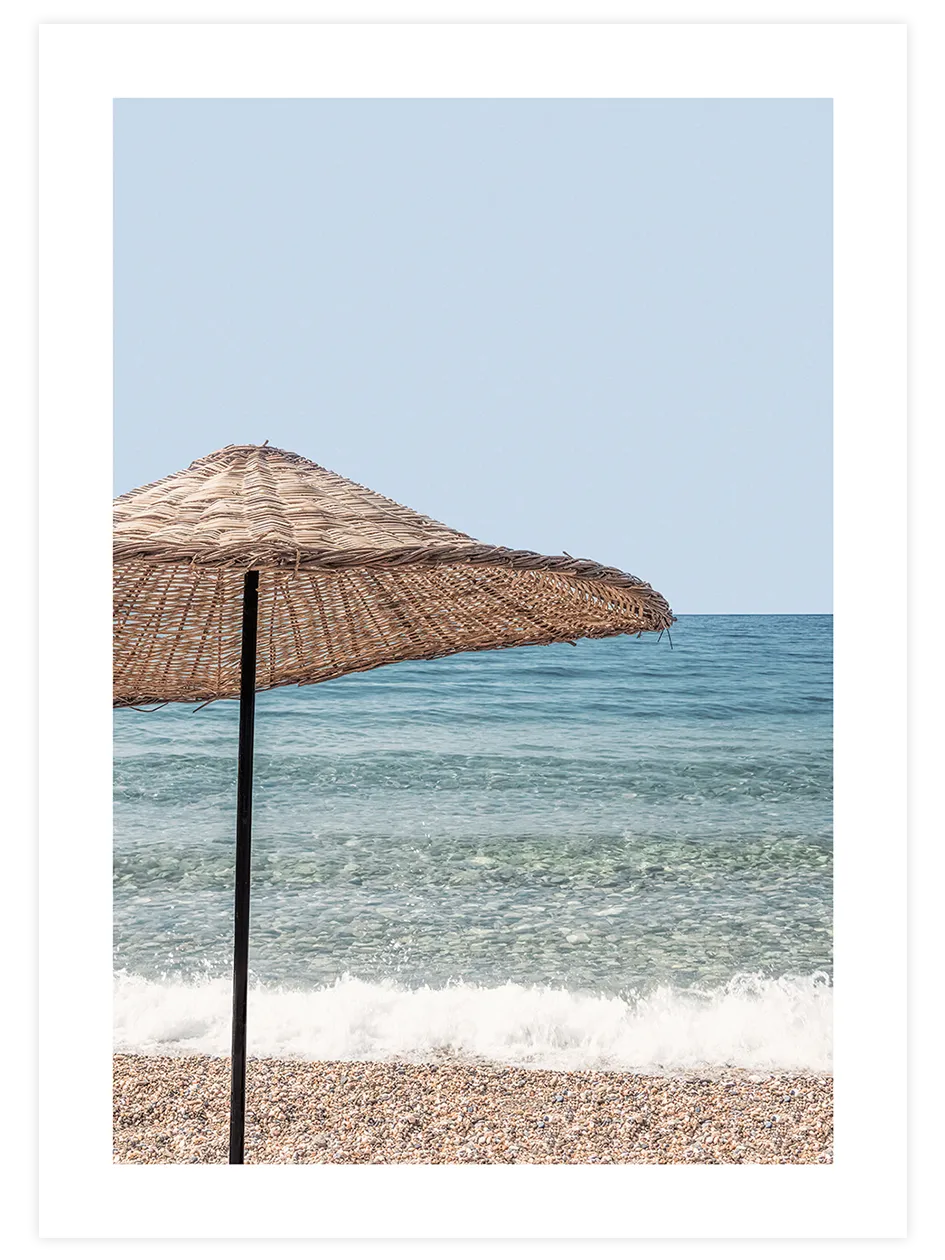 Hasır şemsiyeli sahil fotoğraf posteri