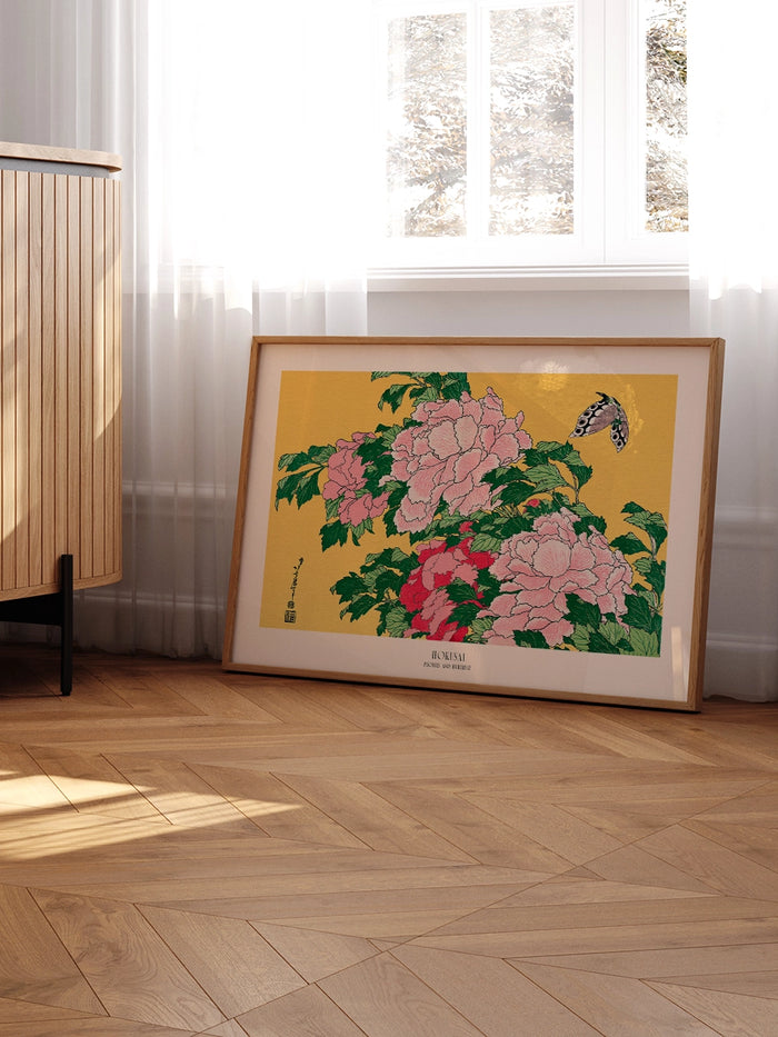 salonda hokusai peonies and butterfly tablosu