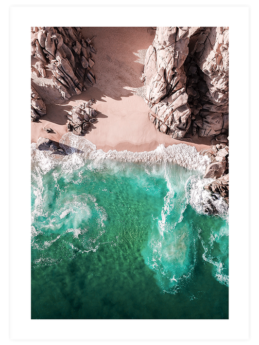 Kayalıklar ve Yeşil Deniz Poster - Giclée Baskı