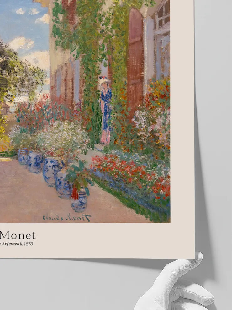 Monet’nin ışıkla açılan ev ve bahçe sahnesi.