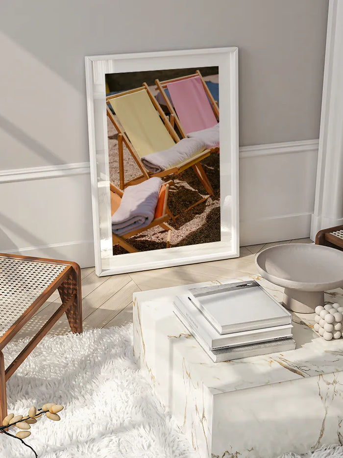 Pastel tonlu plaj şezlongları fotoğraf posteri