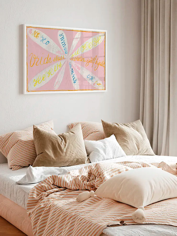 Pastel tonlarda ışınsal düzen ve el yazısını andıran çizgiler.