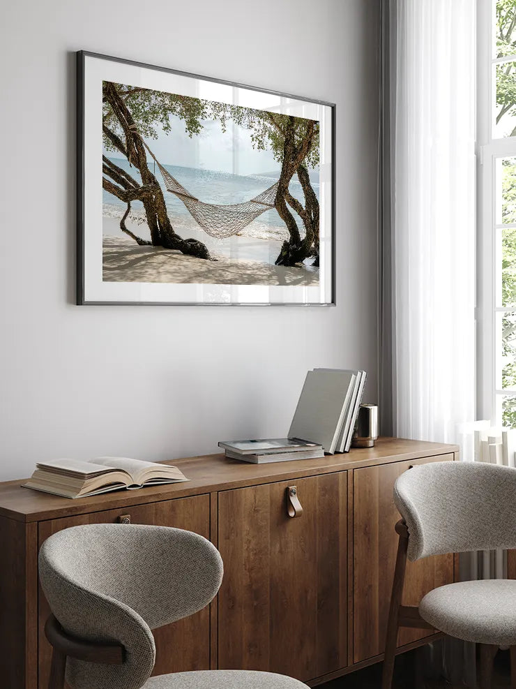 Tropikal sahilde gölgeli hamak fotoğraf posteri