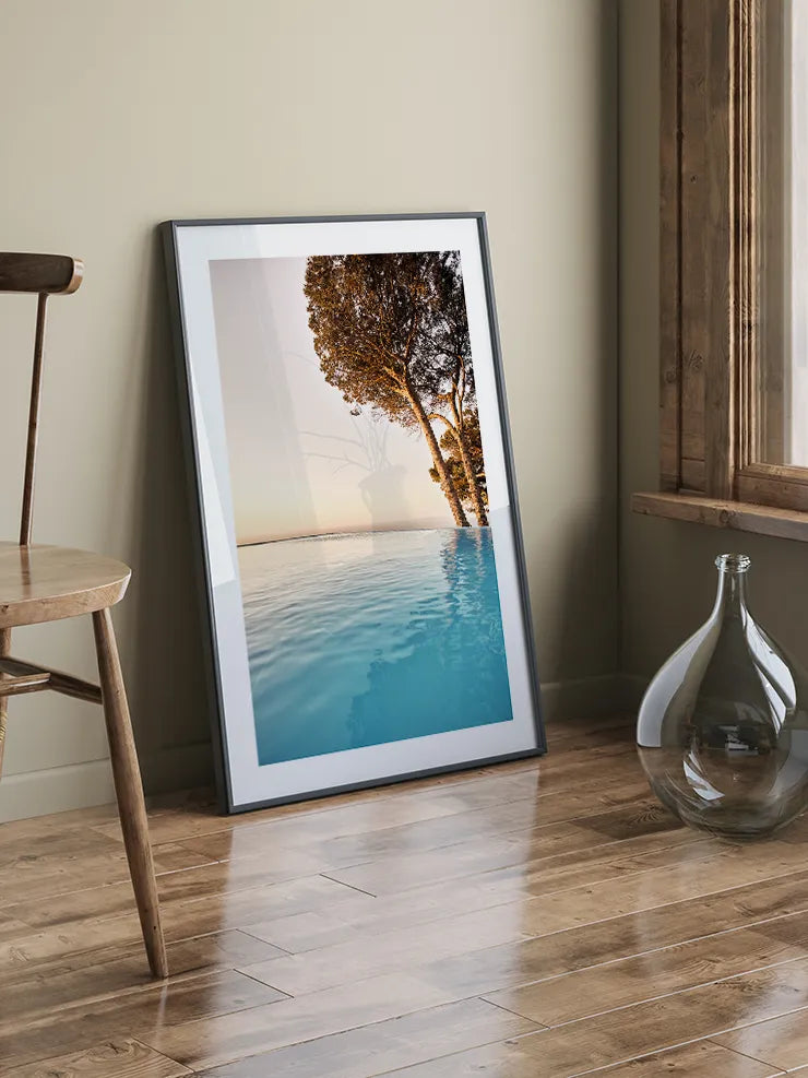 Gün batımında havuz kenarı fotoğraf posteri
