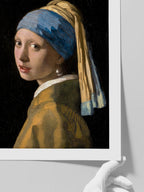 İnci Küpeli Kadın - Art Print