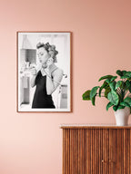 Bigudili Kadın - Art Print